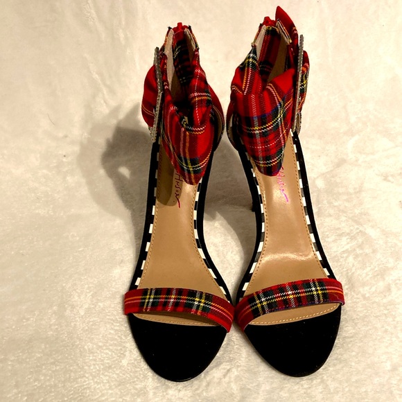 Betsey Johnson Womens RARITY Red Buckle Man Made Ankle Strap Shoes NEW w/o tags - Picture 2 of 5